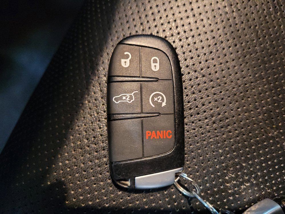 Used 2020 Jeep Grand Cherokee Summit AWD/4WD image 32