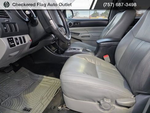Used 2013 Toyota Tacoma PreRunner image 18
