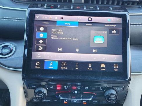 Used 2023 Jeep Grand Cherokee L Limited w/ Luxury Tech Group II image 15