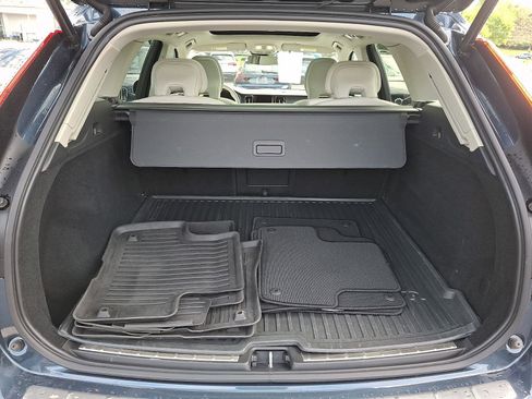 Used 2024 Volvo XC60 B5 Plus w/ Protection Package Premier AWD/4WD image 28