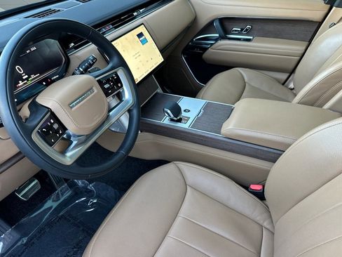 Used 2025 Land Rover Range Rover SE image 4