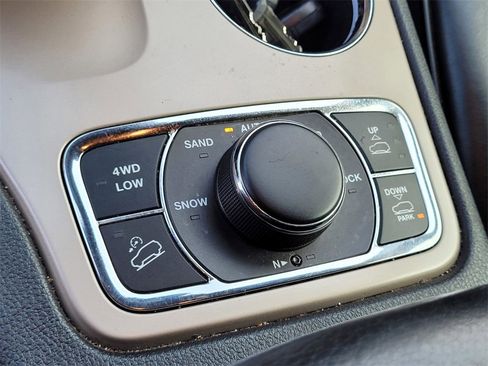 Used 2015 Jeep Grand Cherokee Summit image 20