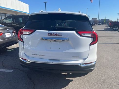 Used 2024 GMC Terrain SLT image 5