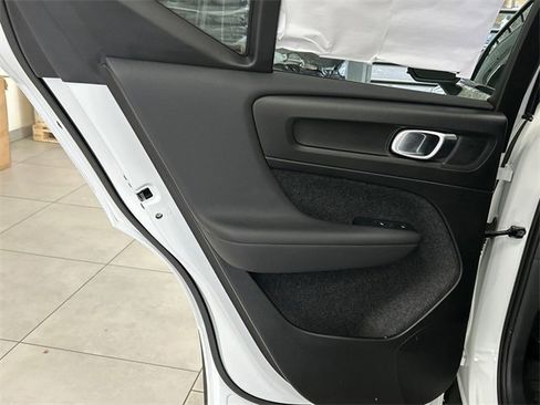 Certified 2024 Volvo XC40 B5 Core image 21