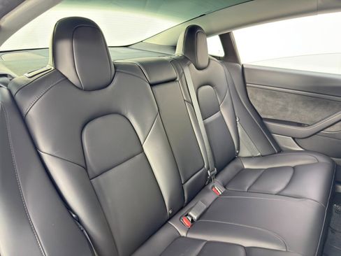 Used 2022 Tesla Model 3 Long Range image 39