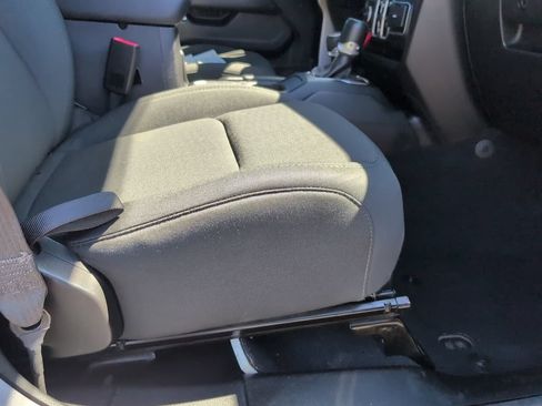 Used 2019 Jeep Wrangler Unlimited Sahara AWD/4WD image 45