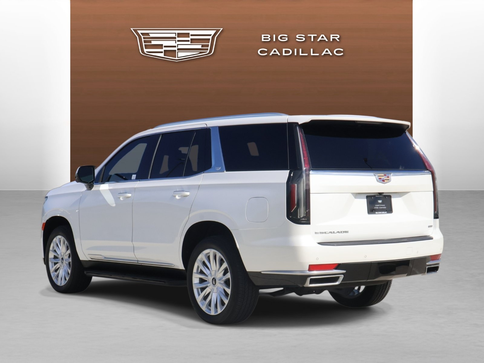 Certified 2024 Cadillac Escalade Luxury RWD image 3
