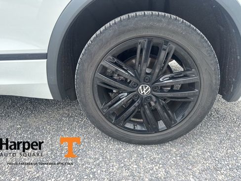 Used 2022 Volkswagen Tiguan SE R-Line image 20