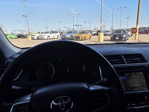 Used 2015 Toyota Camry XLE image 29