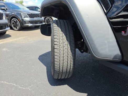 Used 2022 Jeep Gladiator Rubicon w/ LED Lighting Group AWD/4WD image 45