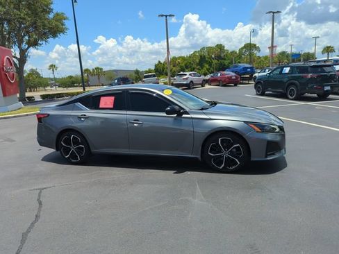 Certified 2023 Nissan Altima 2.5 SR FWD image 2