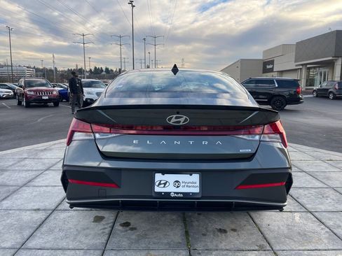 Certified 2025 Hyundai Elantra SEL image 5