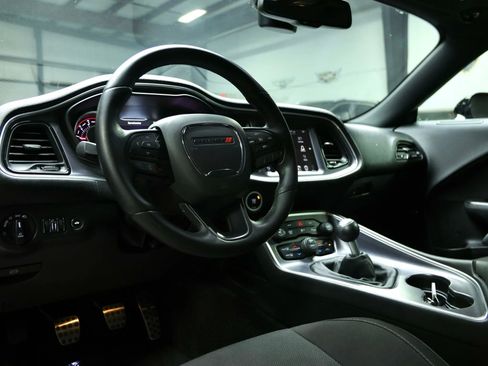 Used 2016 Dodge Challenger R/T image 28