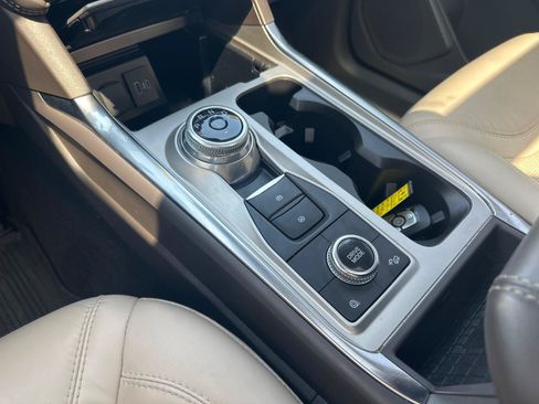 Used 2022 Ford Explorer Platinum w/ Technology Package AWD/4WD image 19
