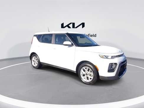 Certified 2022 Kia Soul LX w/ Technology Package image 2