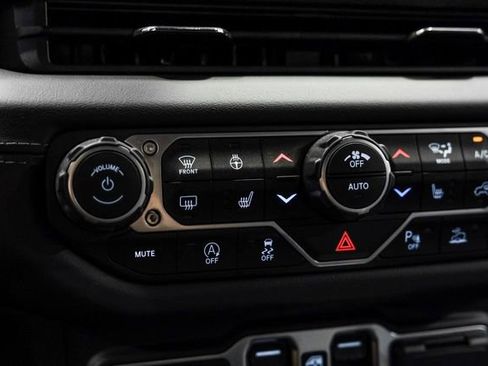 Used 2024 Jeep Wrangler Unlimited Rubicon w/ Technology Group AWD/4WD image 68