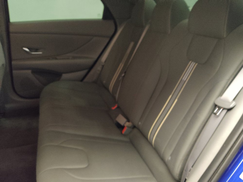 Used 2023 Hyundai Elantra SEL w/ Convenience Package FWD image 18