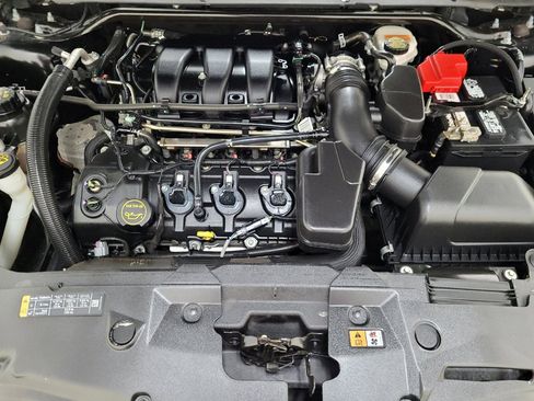 Used 2017 Ford Taurus SE FWD image 30
