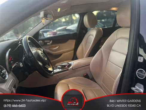 Used 2016 Mercedes-Benz C 300 4MATIC Sedan w/ Multimedia Package image 7