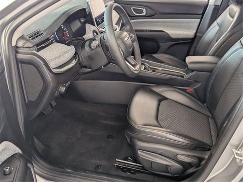 Used 2022 Jeep Compass Latitude image 6