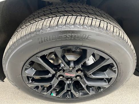 Used 2022 GMC Yukon XL Denali image 15