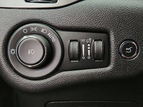 Used 2019 Jeep Cherokee Limited AWD/4WD image 22