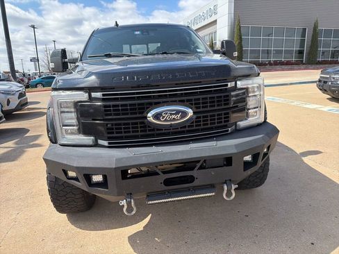 Used 2019 Ford F350 Platinum w/ Platinum Ultimate Package image 2