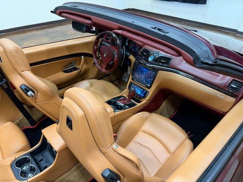 Used 2016 Maserati GranTurismo Sport RWD image 29