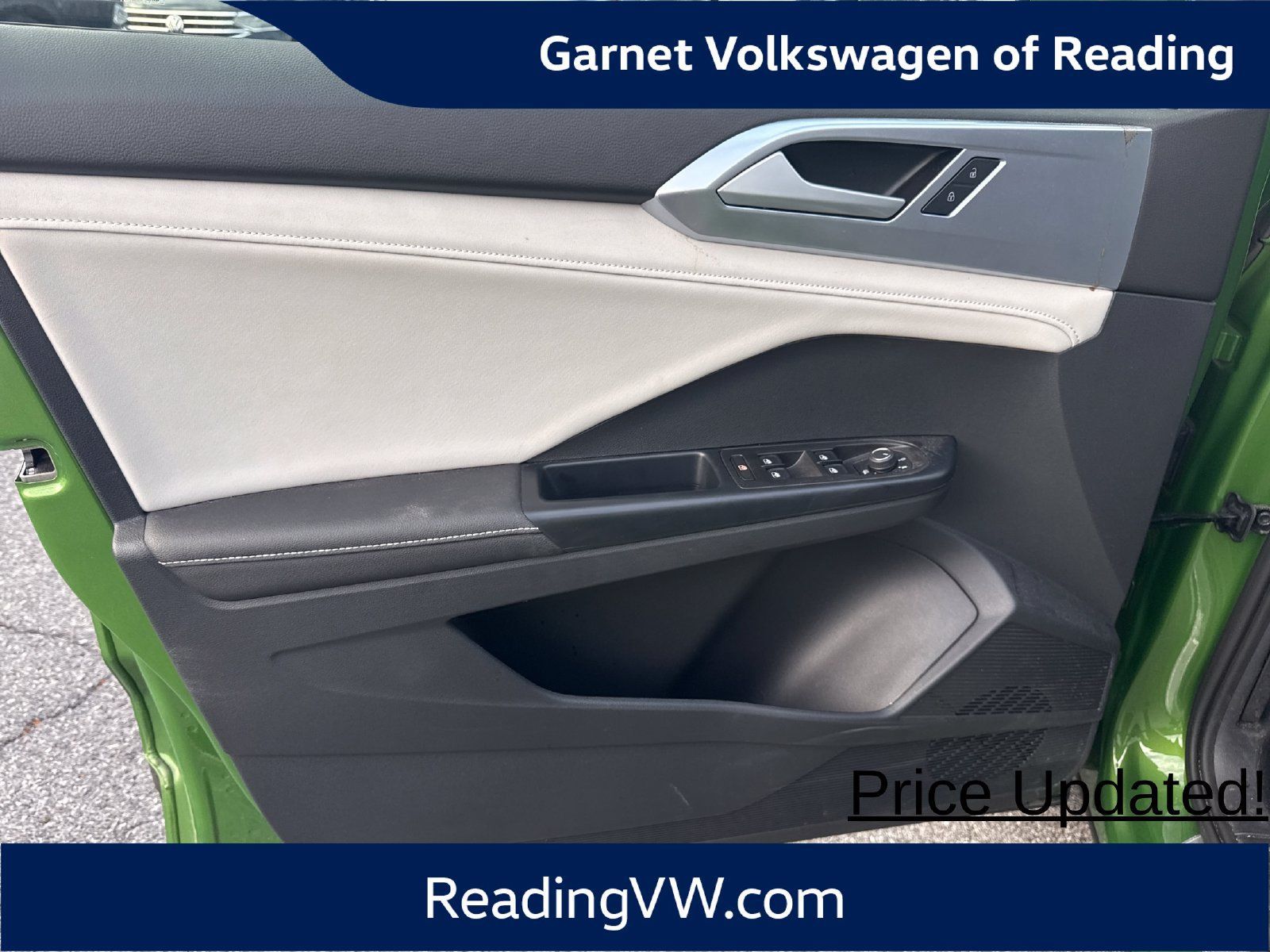 Used 2025 Volkswagen Taos SE w/ Panoramic Sunroof Package AWD/4WD image 12