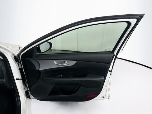 Used 2024 Kia Forte LXS FWD image 29