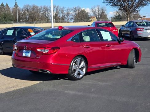 Used 2018 Honda Accord Touring image 4