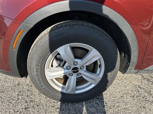 Used 2025 Kia Sorento LX image 10