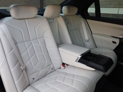 Used 2023 BMW 740i RWD image 23
