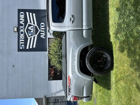 Used 2021 Toyota Tacoma TRD Sport w/ Technology Package AWD/4WD image 6