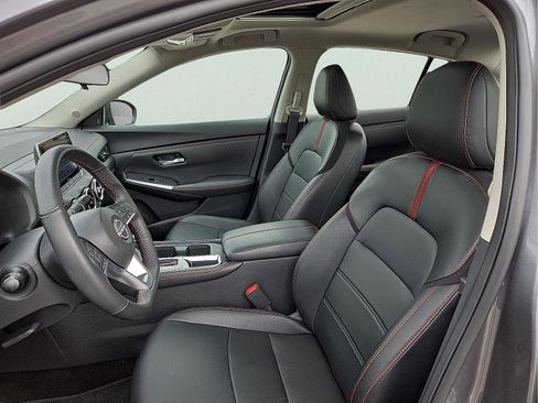 Used 2024 Nissan Sentra SR w/ SR Premium Package image 13