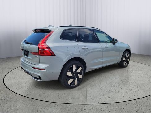 Used 2025 Volvo XC60 T8 Plus w/ Protection Package Premier AWD/4WD image 2