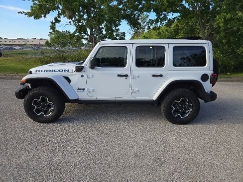 Used 2022 Jeep Wrangler Unlimited Rubicon 4xe w/ Steel Bumper Group AWD/4WD image 2