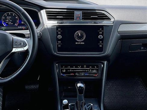 Used 2023 Volkswagen Tiguan SE FWD image 8