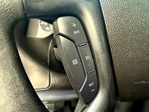 Used 2011 GMC Savana 3500 image 32