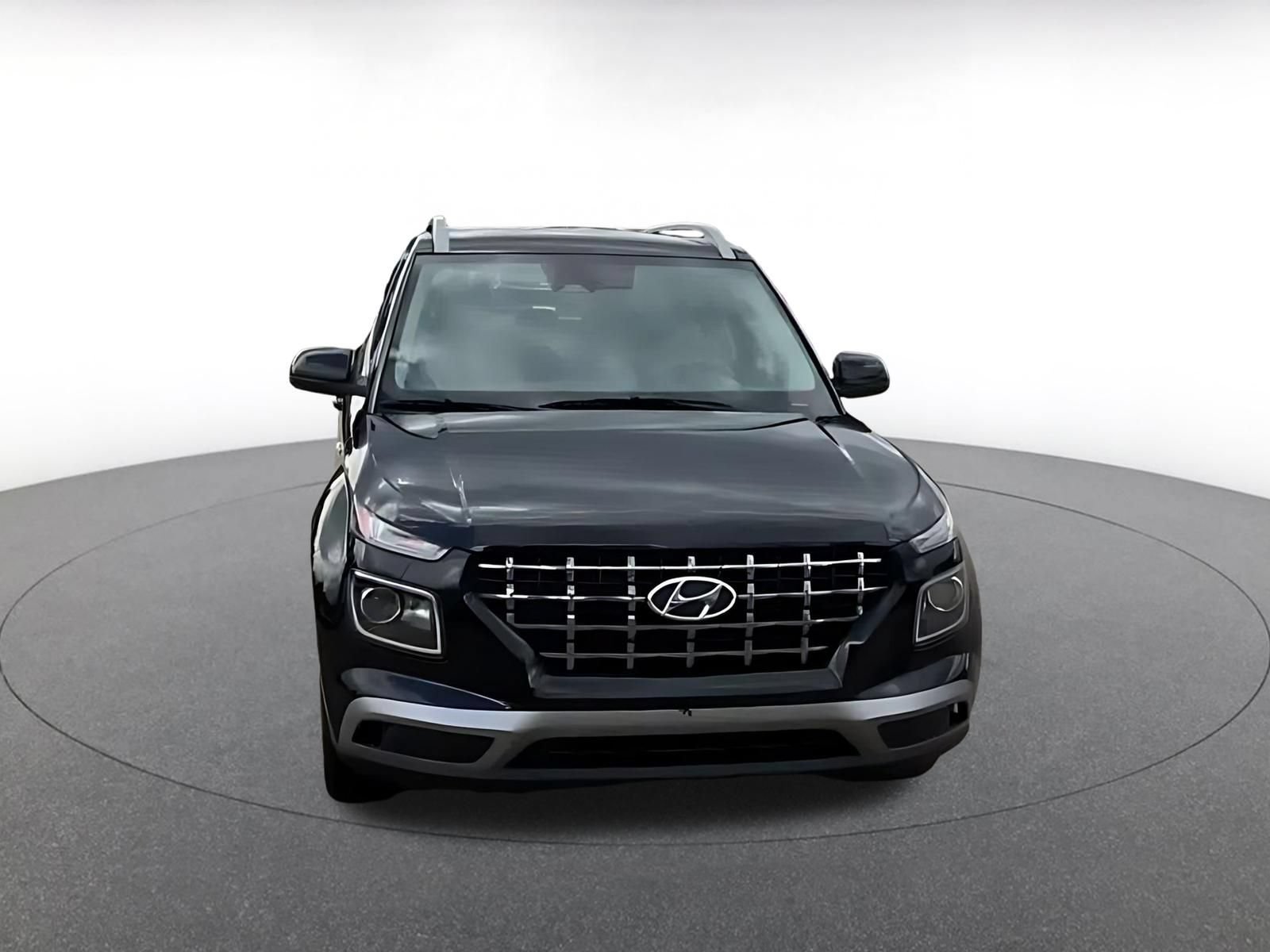 Used 2026 Hyundai Venue SEL FWD image 4