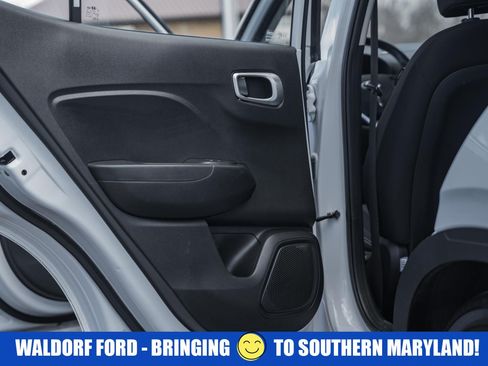 Used 2024 Hyundai Venue SEL image 34