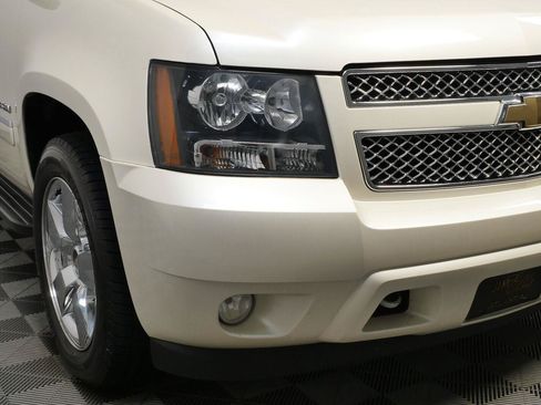 Used 2010 Chevrolet Suburban LTZ AWD/4WD image 46