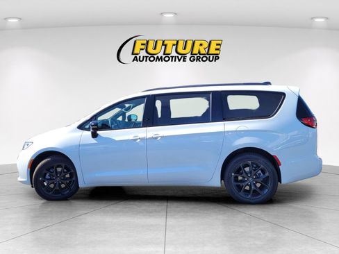New 2026 Chrysler Pacifica Limited w/ S Appearance Package image 7