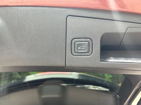 Used 2019 Cadillac XT4 Sport w/ Cold Weather Package AWD/4WD image 31