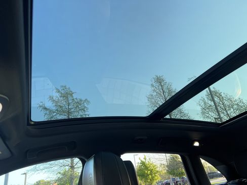 Used 2024 Porsche Macan image 26