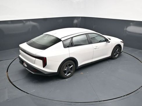 Used 2025 Kia K4 LXS image 41