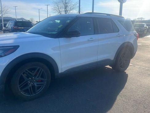 Used 2025 Ford Explorer ST image 13