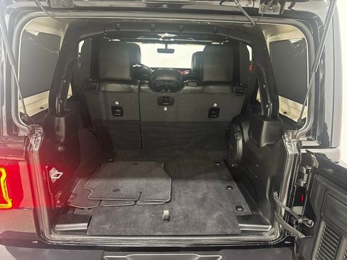 Used 2021 Jeep Wrangler Unlimited Rubicon w/ Uconnect 4C Nav & Sound Group image 26