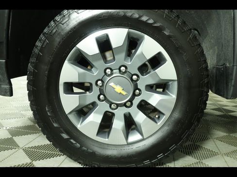 Used 2025 Chevrolet Silverado 2500 Custom w/ Custom Value Package image 6