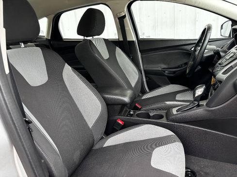 Used 2014 Ford Focus SE w/ SE Sport Package FWD image 15
